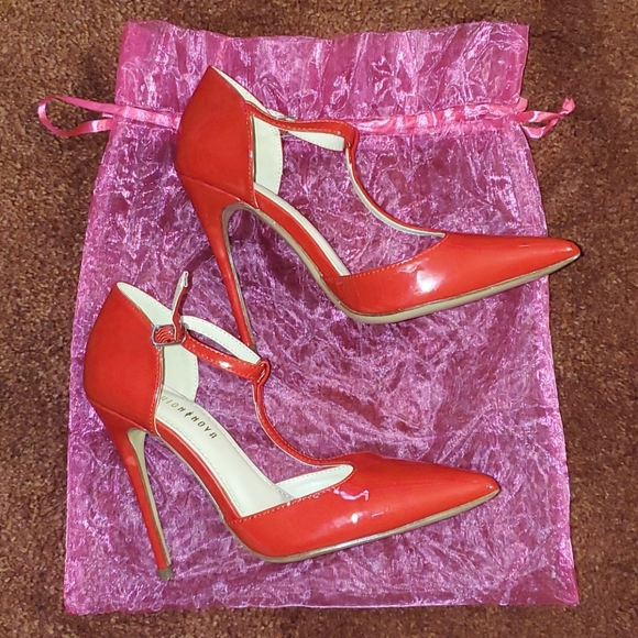 NWOT Red Strapped Heels - Picture 6 of 6